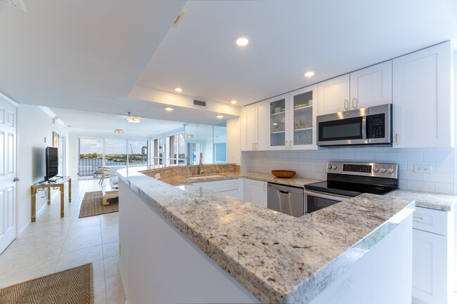 Building Photo - 3901 S Flagler Dr