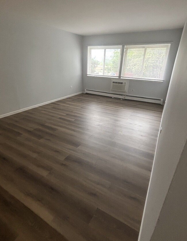 Foto del edificio - 555 Deepwoods Dr