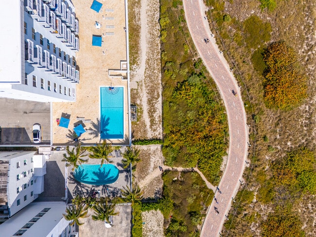 Building Photo - 345 Ocean Dr