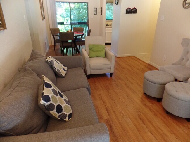 Foto del edificio - 3300 Pebblebrook Dr
