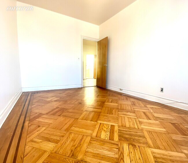 Building Photo - 2124 E 1st St