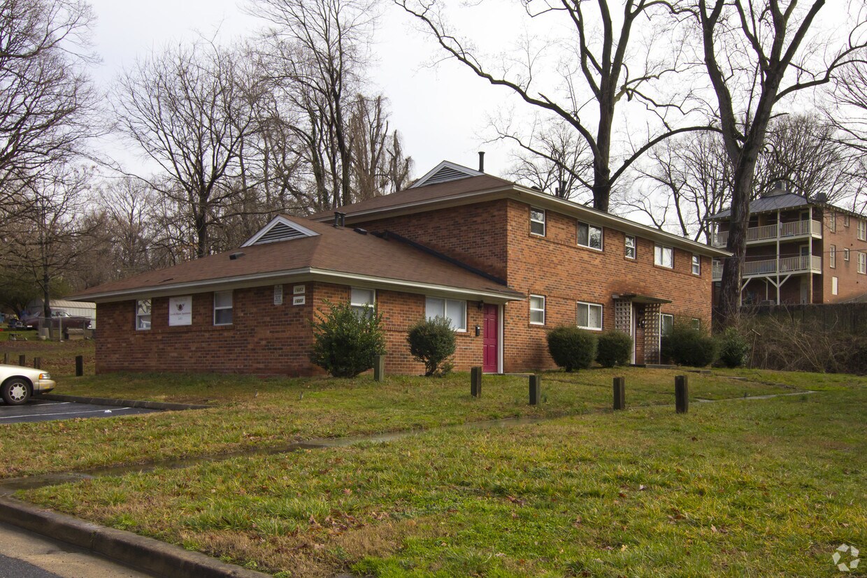 Building Photo - 1653 Lincoln Ave