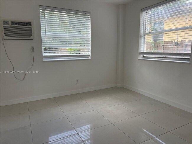 Foto del edificio - 4245 NW 24th Ave