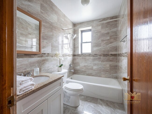 Foto del edificio - 207 E 96th St
