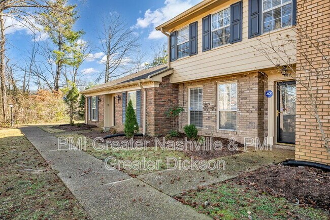 Foto del edificio - 8207 Sawyer Brown Rd