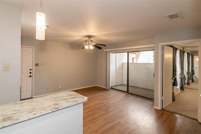Foto del edificio - 3115 Helms St