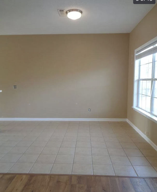 Dining Room - 75 Courtyard Way