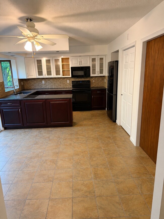 Building Photo - 812 Samone Ct