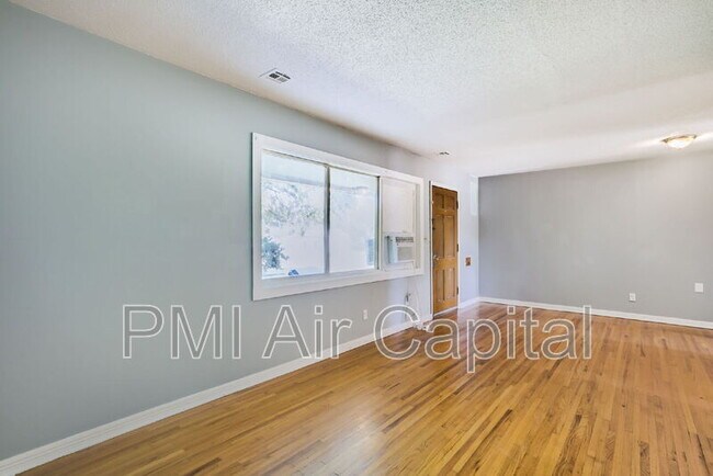 Foto del edificio - 634 S Woodlawn Blvd