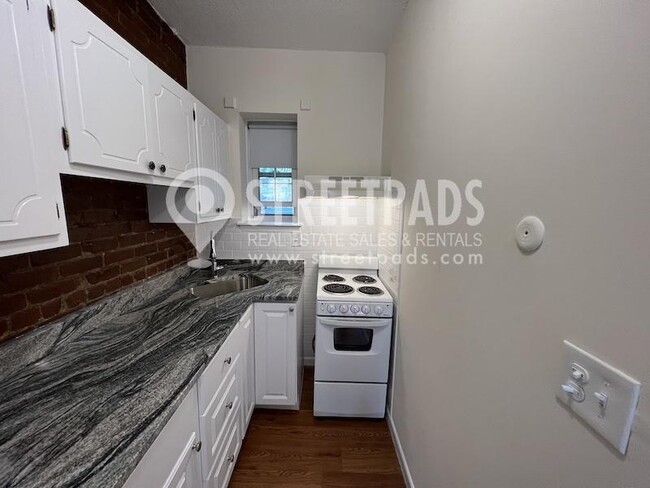 Photo - bedroom in Boston MA 02130 Apartment