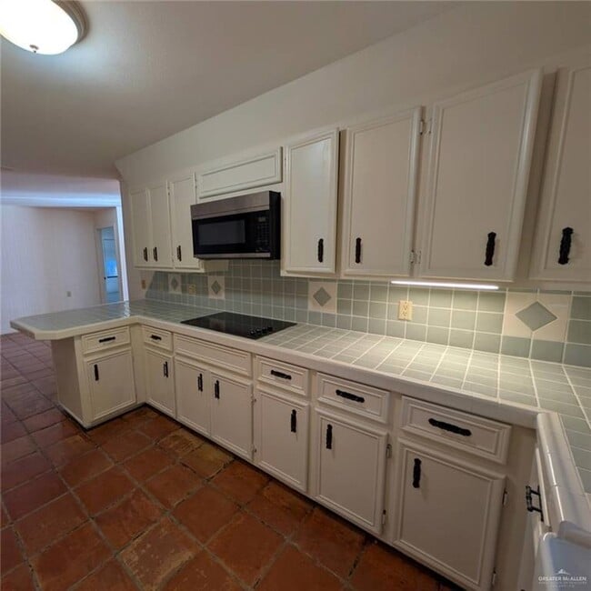 Building Photo - 15 Upas Ave