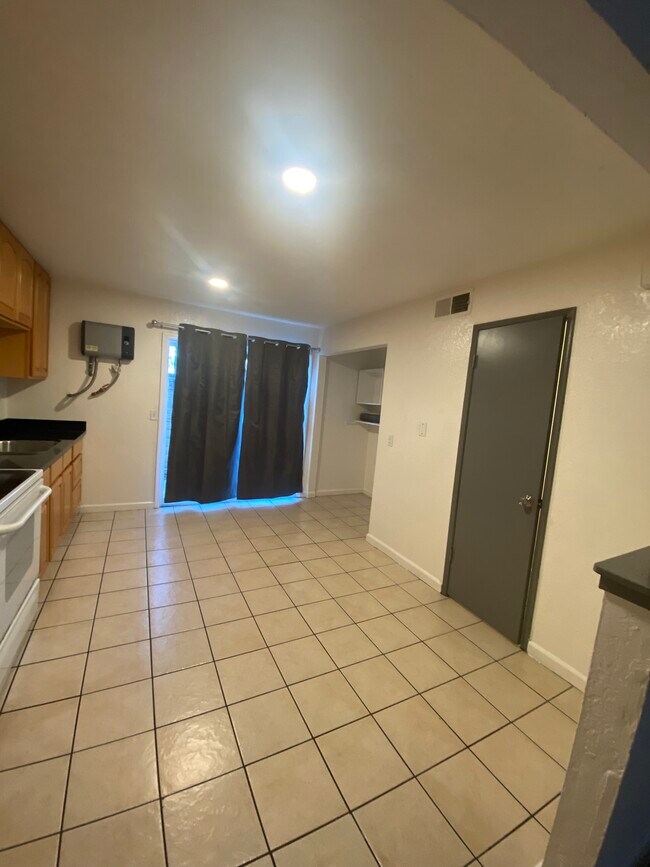 Foto del edificio - 3044 Amherst Dr