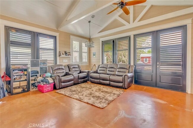 Sala de estar - 3874 Crown Rd