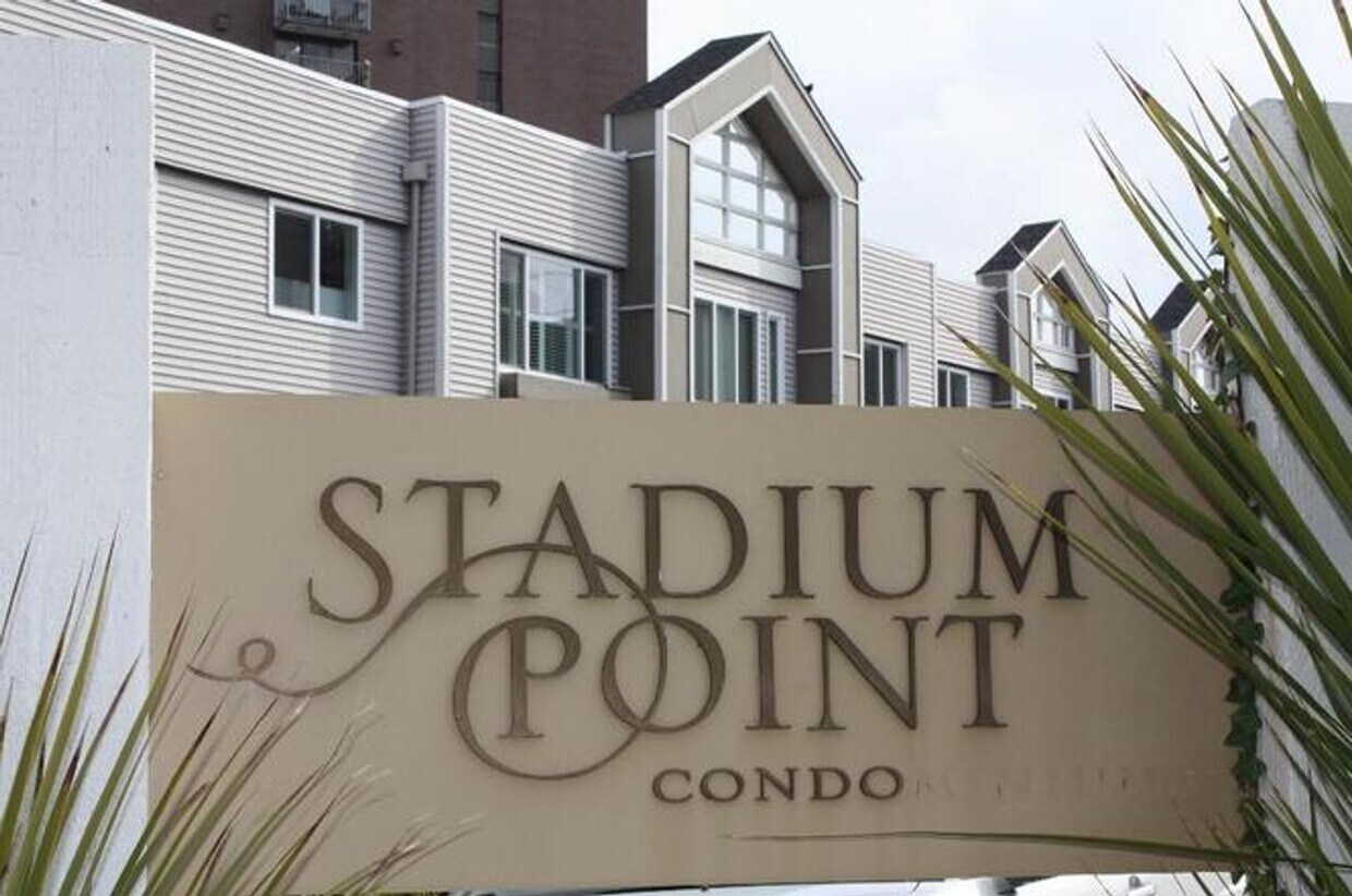 Primary Photo - 1 bedroom top floor condo home in Stadium ...