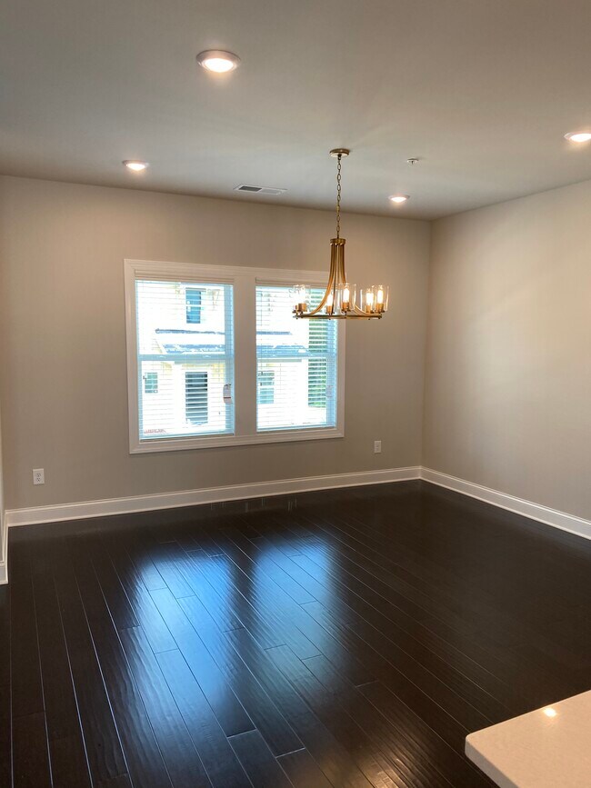 Hardwood floors - 509 Hampton Xing