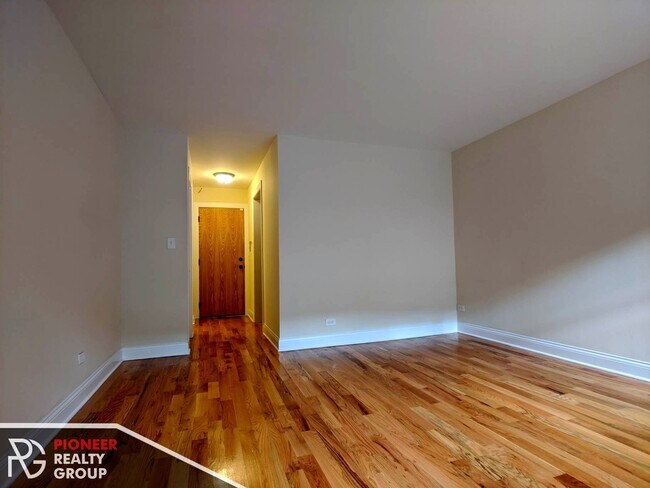 Foto del edificio - 557 W Arlington Pl