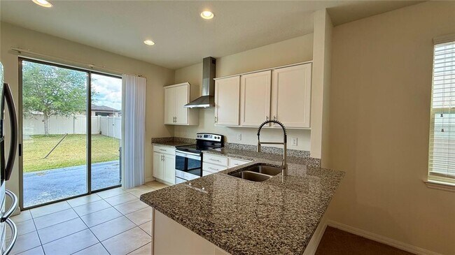 Foto del edificio - 3545 Starkey Dr