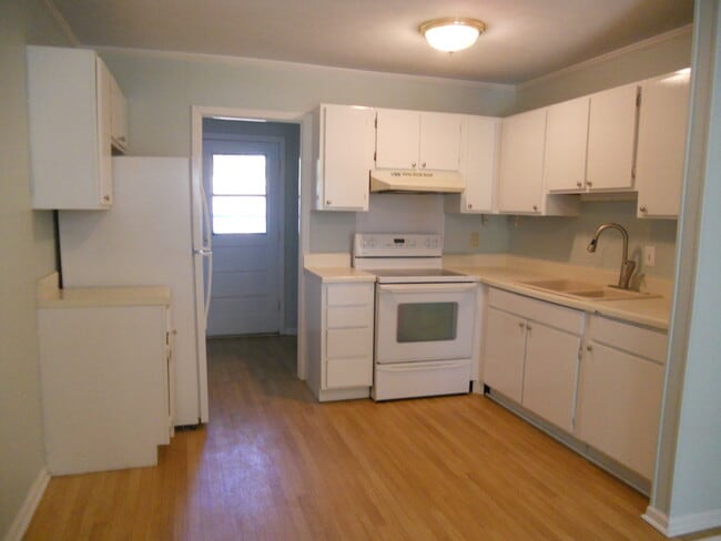 Building Photo - 612 Cypress Dr