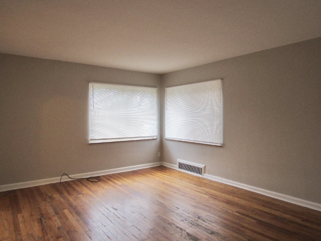 Building Photo - 3647 Ravenwood Ave