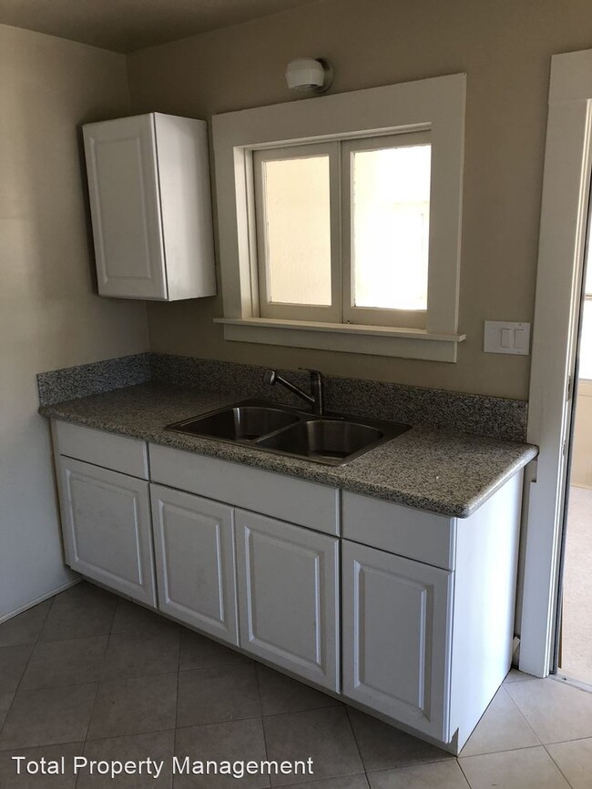Building Photo - 2 br, 1.5 bath House - 796 E. Sonora Ave.