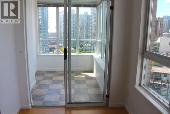 Building Photo - 63 Keefer Pl