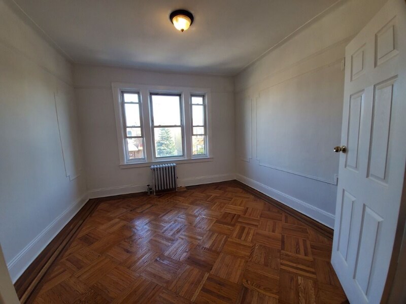 Primary Photo - 98-5 57th Ave