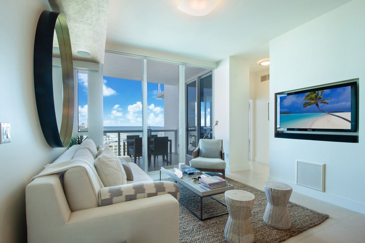 Photo - 50 South Pointe Dr (Miami Beach, FL)