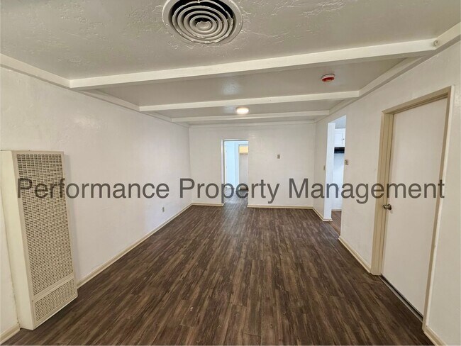 Building Photo - 720 Woodrow Ave