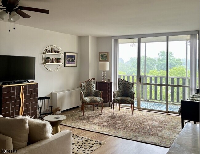 Foto del edificio - 530 Valley Rd