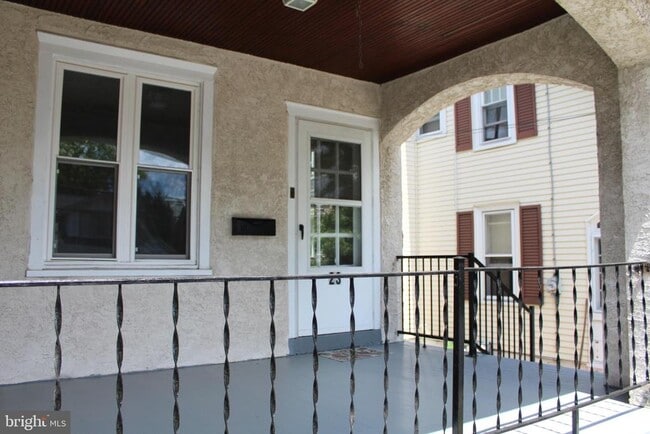 Building Photo - 23 W 2nd St