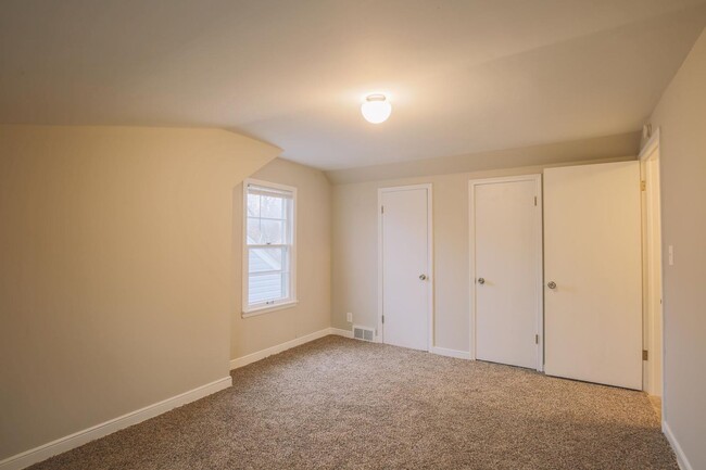 Building Photo - 3 Bed | 3 Bath Home in Desired Location - ...