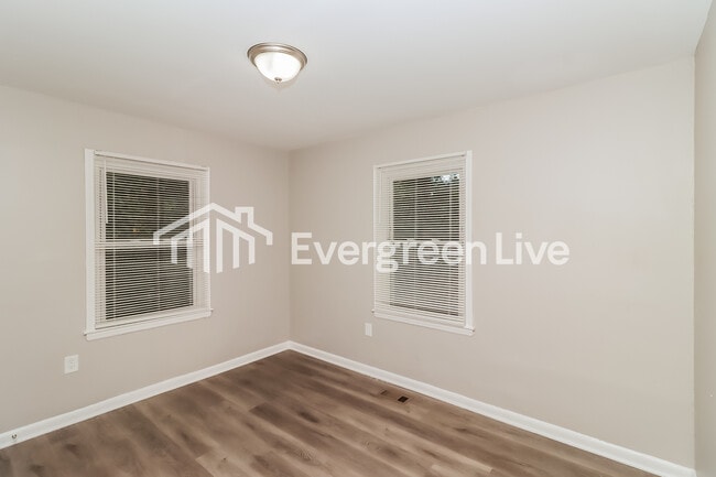 Building Photo - 1404 Hateras Ave