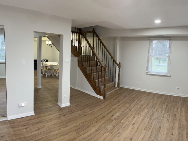 Building Photo - 270 N Woodland Dr