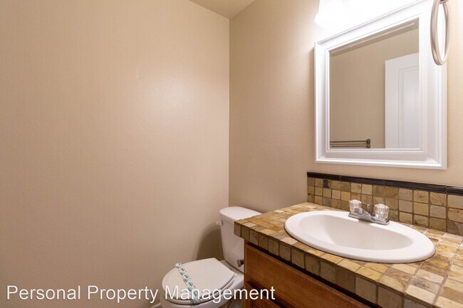 Building Photo - 3 br, 2.5 bath House - 7813 NE 62nd St