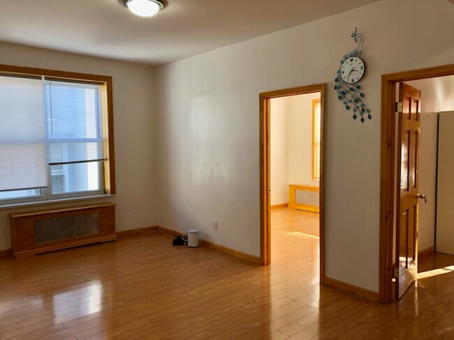 Building Photo - 2354 84th St