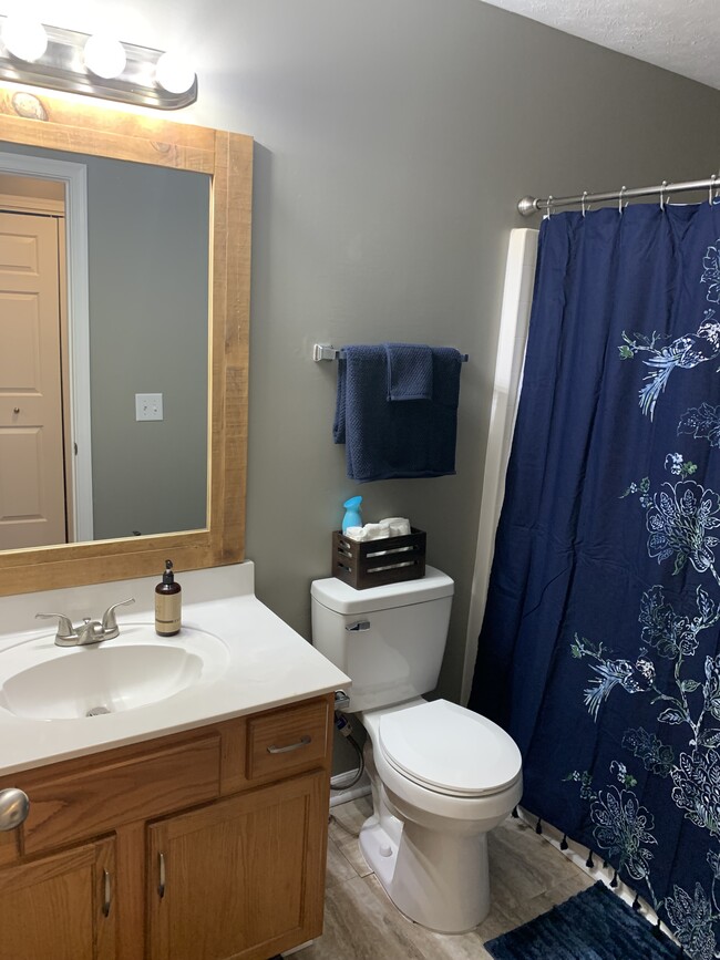 Garden tub + Removable shower head - 2542 Sonar St