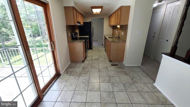 Building Photo - 8638 Saxon Cir