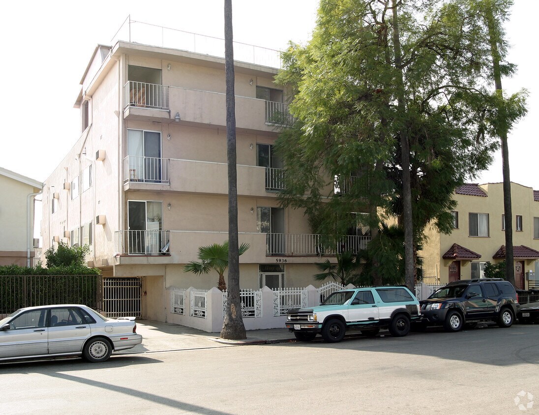 Foto del edificio - 5936 Carlton Way