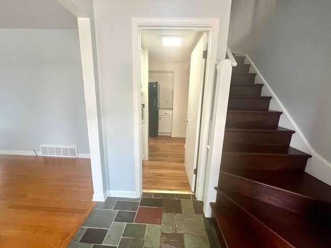 Foto del edificio - 1703 Colonial Ln