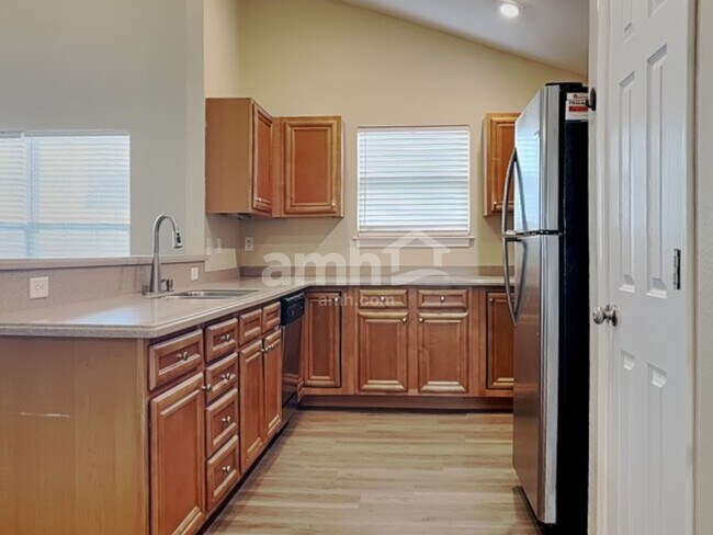 Foto del edificio - 10429 Kentwell Rd