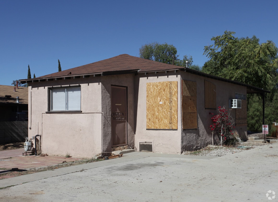 Primary Photo - 13807 Nolze St