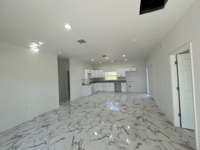 Building Photo - BRAND NEW HOME- MOVE IN READY 3 BEDROOM 2 ...