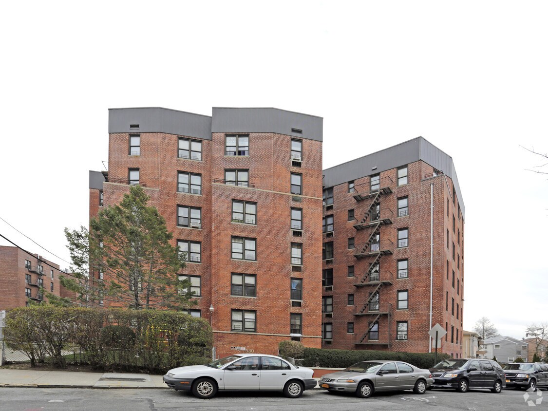Primary Photo - 530 Briar Pl