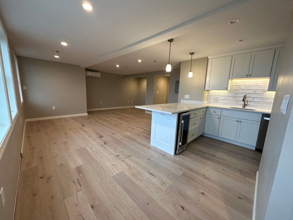 Primary Photo - Water Views! On the Beach - In unit Free L...