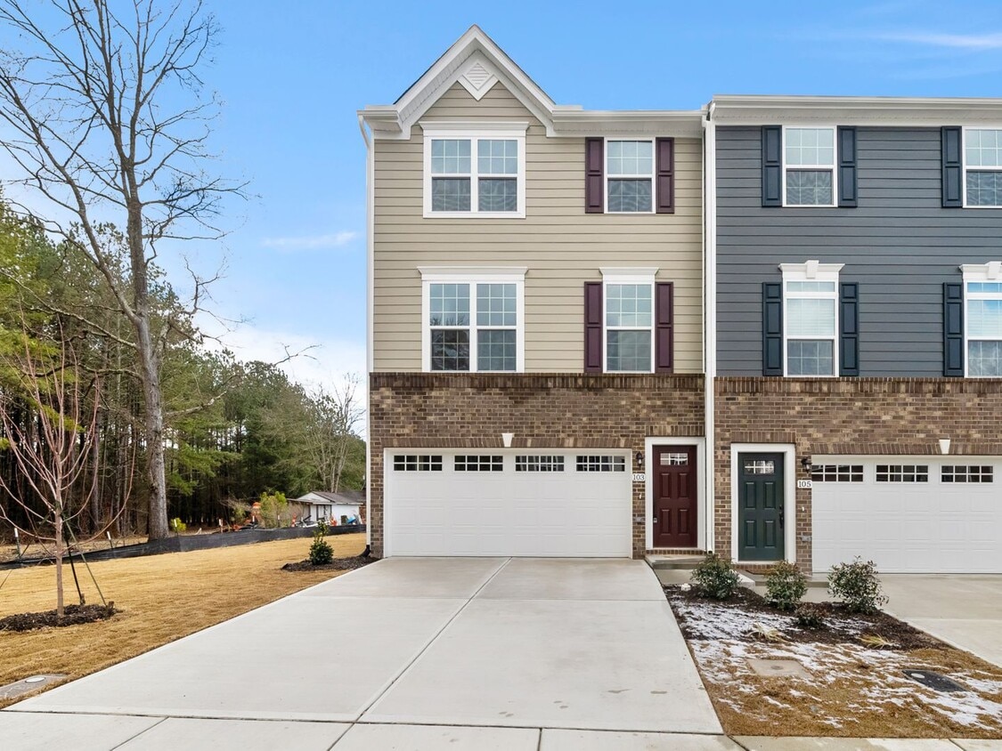 3 bedroom Townhome- Available January 1st - 3 bedroom Townhome- Available January 1st