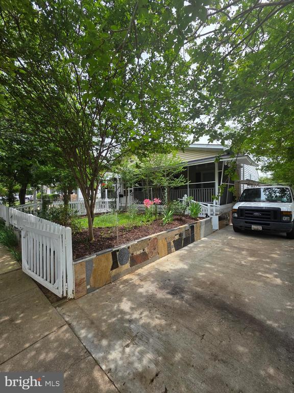 Building Photo - 6912 Furness Ave