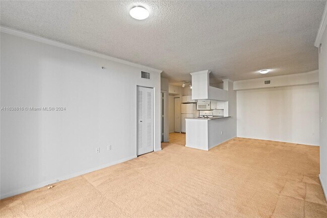 Foto del edificio - 17150 N Bay Rd