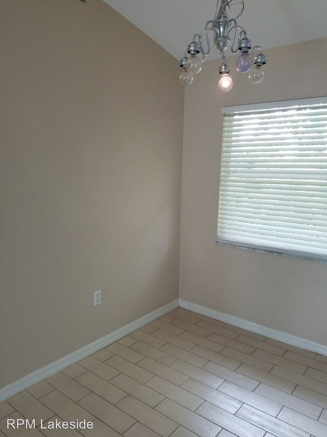 Building Photo - 2 br, 2 bath House - 1822 Lake Mariam Drive