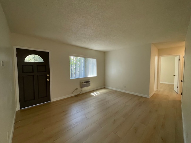 Building Photo - 2043 S Bedford St Los Angeles, CA 90034
