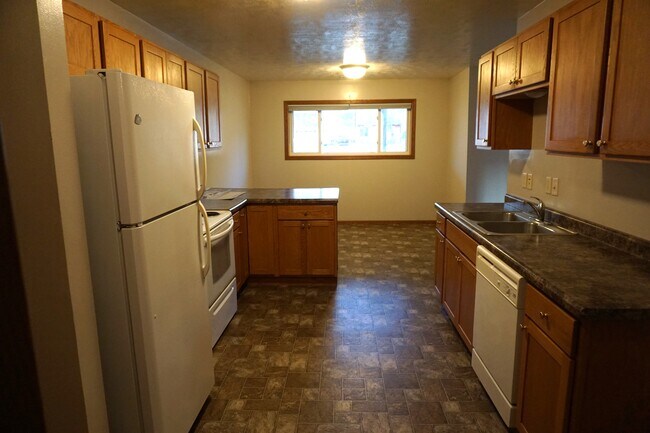 Building Photo - 1400 E Rushmore Dr